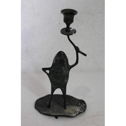 632 - 2 X VINTAGE FROG CANDLESTICKS
26 X 14CM