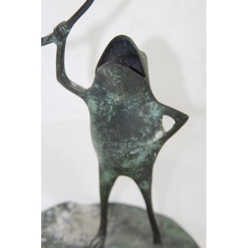 632 - 2 X VINTAGE FROG CANDLESTICKS
26 X 14CM