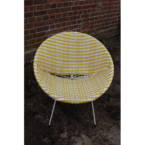 5 - 1950'S BEACH CHAIR, COFFEE TABLE AND FOOTSTOOL
101 X 36 X 35CM