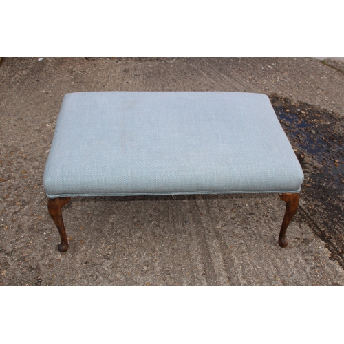 95 - LARGE VINTAGE FOOTSTOOL 
62 X 90 X 39CM