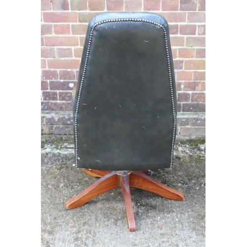 96 - CHESTERFIELD LEATHER SWIVEL BUTTON BACK DESK CHAIR
61 X 55 X 120CM