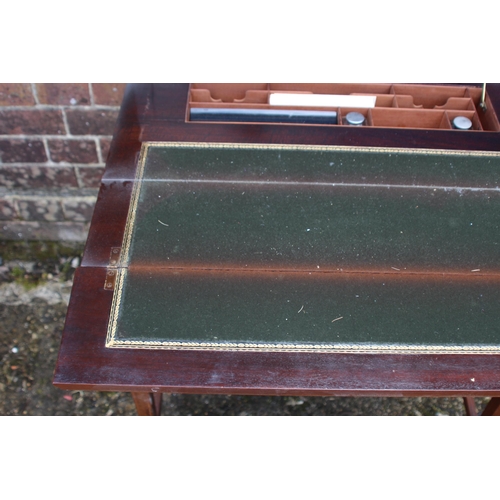 98 - ANTIQUE EDWARDIAN WRITING DESK
60 X 70 X 72CM