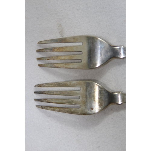 1141 - PAIR OF SILVER DINNER FORKS - 148.5G - LONDON 1816 - ROBERT RUTLAND