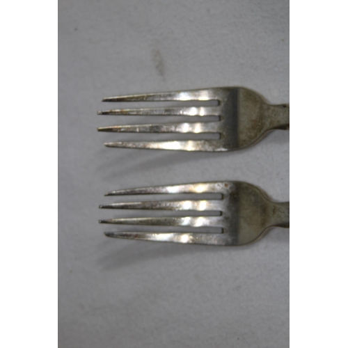 1141 - PAIR OF SILVER DINNER FORKS - 148.5G - LONDON 1816 - ROBERT RUTLAND