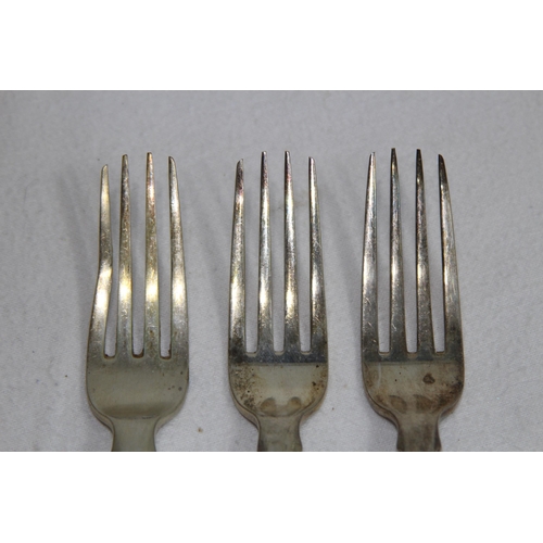 1142 - THREE SILVER DINNER FORKS - 184.5G - EDINBURGH 1822 - ANDREW WILKIE