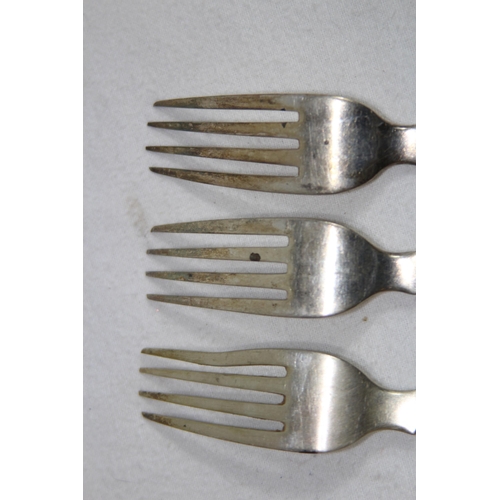 1142 - THREE SILVER DINNER FORKS - 184.5G - EDINBURGH 1822 - ANDREW WILKIE