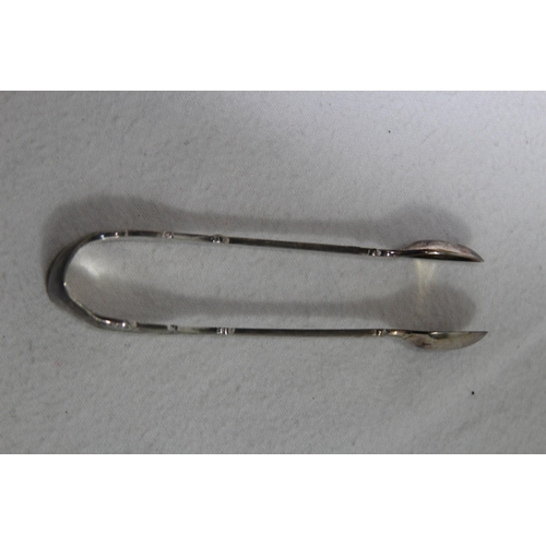 1152 - SILVER SUGAR TONGS - 25G - BIRMINGHAM 1917