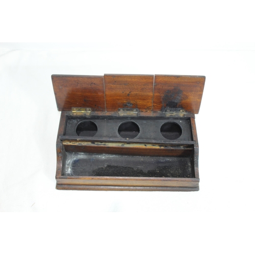 639 - VINTAGE DESK TIDY
24 X 12 X 7CM