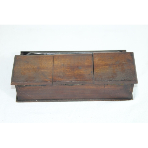 639 - VINTAGE DESK TIDY
24 X 12 X 7CM