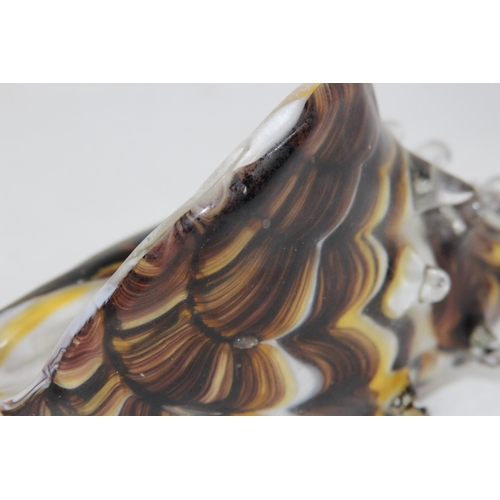 893 - BOXED THE JULIAN ART GLASS SHELL
20 X 14CM