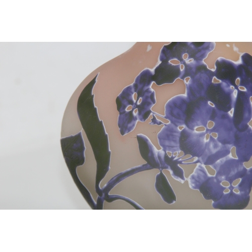 894 - HYDRANGEA VASE SIGNED GALLE
20 X 20CM