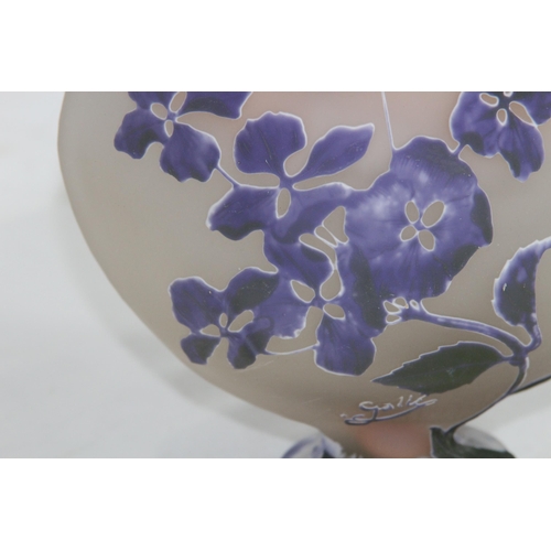 894 - HYDRANGEA VASE SIGNED GALLE
20 X 20CM