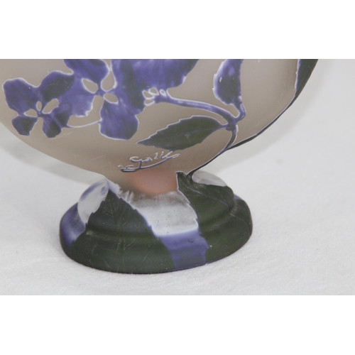 894 - HYDRANGEA VASE SIGNED GALLE
20 X 20CM