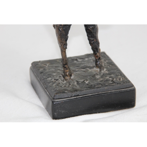 960 - BRONZE SCULTURE 'BIRD 1965 - CHRISTOPHER WREN'
27 X 19CM