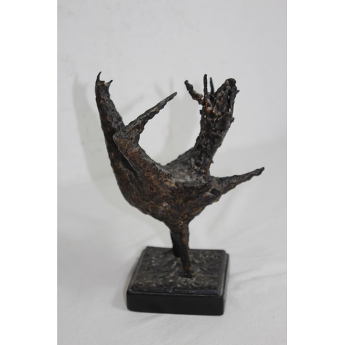 960 - BRONZE SCULTURE 'BIRD 1965 - CHRISTOPHER WREN'
27 X 19CM