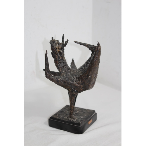 960 - BRONZE SCULTURE 'BIRD 1965 - CHRISTOPHER WREN'
27 X 19CM