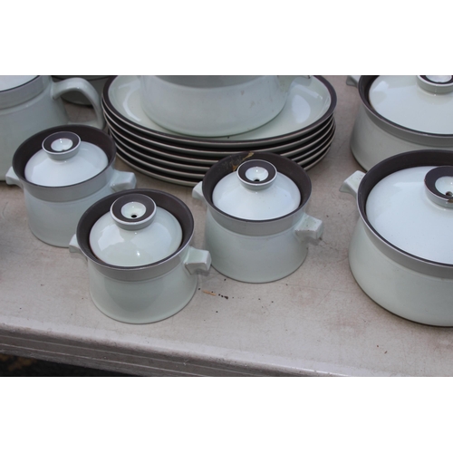 385 - LARGE QUANTITY OF DENBY DINNER SERVICE