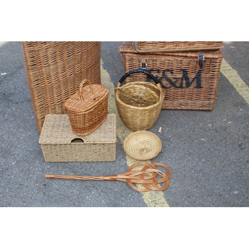 660 - LARGE QUANTITY OF WICKER INCLUDING FORTNUM AND MASON HAMPER BASKET x9
67 X 45 X 65CM