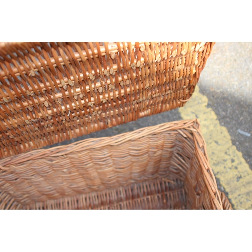 660 - LARGE QUANTITY OF WICKER INCLUDING FORTNUM AND MASON HAMPER BASKET x9
67 X 45 X 65CM