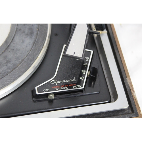 800 - GARRARD TURNTABLE R925