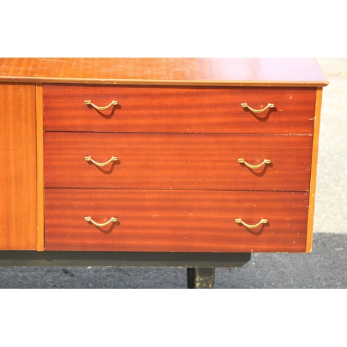 75 - RETRO SIDEBOARD 
168 X 42 X 74CM