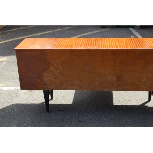 75 - RETRO SIDEBOARD 
168 X 42 X 74CM