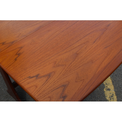 74 - G PLAN DROP LEAF DINING TABLE
136 X 91 X 72CM