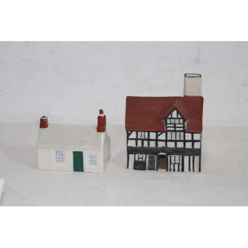 390 - QUANTITY OF GOSS COTTAGES x8
7 X 9CM