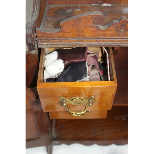 962 - VINTAGE SMOKERS CABINET AND CONTENTS 
32.5 X 17 X 45CM6