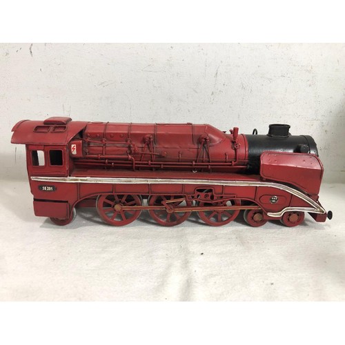 665A - VINTAGE TIN TRAIN
37 x 15cm