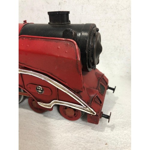 665A - VINTAGE TIN TRAIN
37 x 15cm