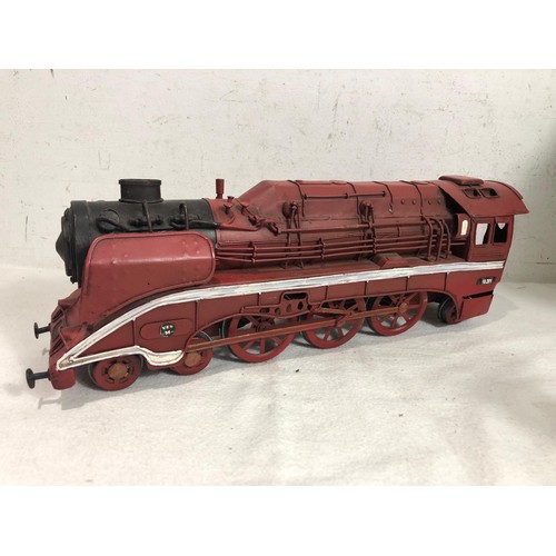 665A - VINTAGE TIN TRAIN
37 x 15cm