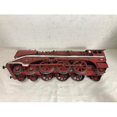 665A - VINTAGE TIN TRAIN
37 x 15cm