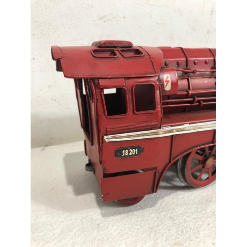 665A - VINTAGE TIN TRAIN
37 x 15cm