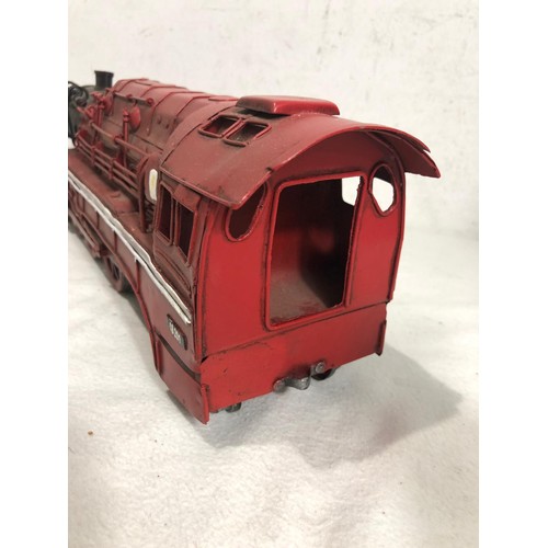 665A - VINTAGE TIN TRAIN
37 x 15cm