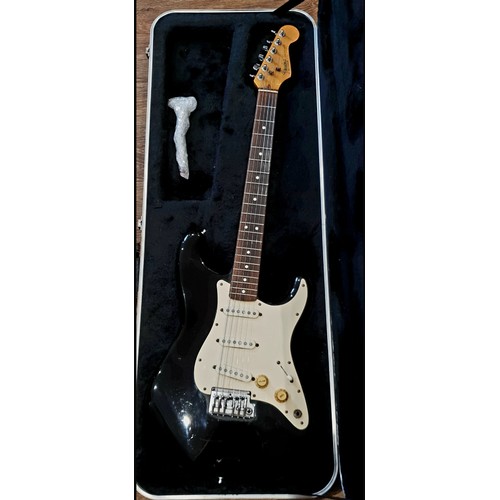 763A - FENDER STRATOCASTER DAN SMITH 1980-1983 GUITAR