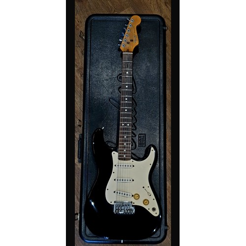 763A - FENDER STRATOCASTER DAN SMITH 1980-1983 GUITAR