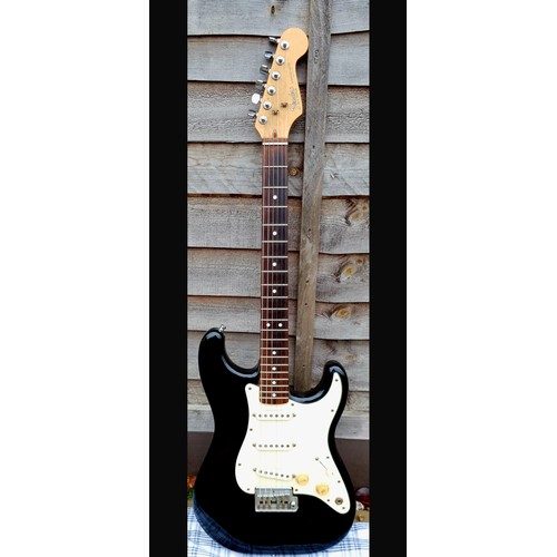 763A - FENDER STRATOCASTER DAN SMITH 1980-1983 GUITAR