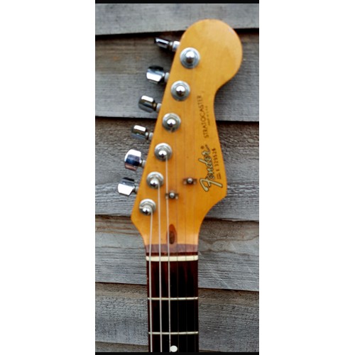 763A - FENDER STRATOCASTER DAN SMITH 1980-1983 GUITAR