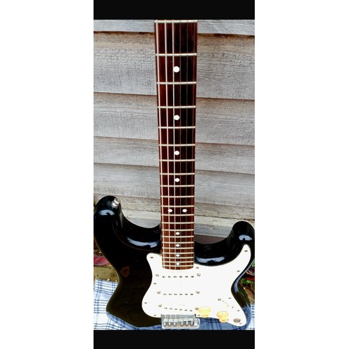 763A - FENDER STRATOCASTER DAN SMITH 1980-1983 GUITAR