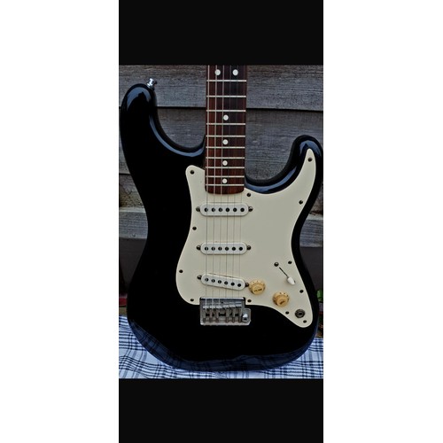 763A - FENDER STRATOCASTER DAN SMITH 1980-1983 GUITAR