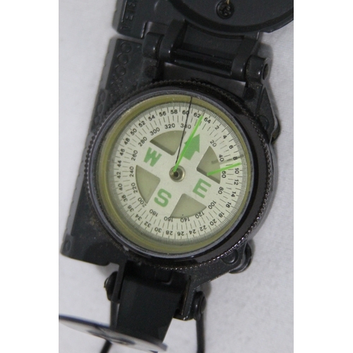 818 - MILITARY STYLE COMPASS