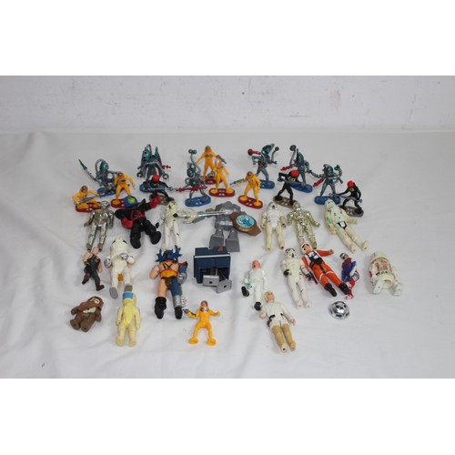 582 - QUANTITY OF STAR WARS AND SPACE FIGURES