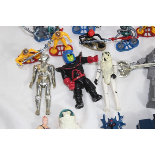 582 - QUANTITY OF STAR WARS AND SPACE FIGURES