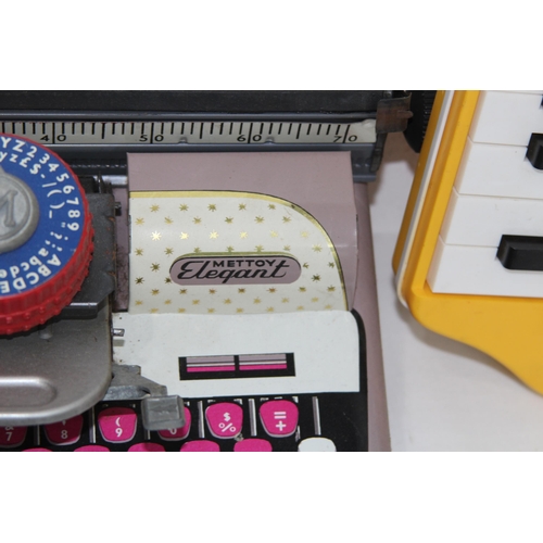585 - QUANTITY OF CHILDS MUSIC INSTRUMENTS AND TYPEWRITER