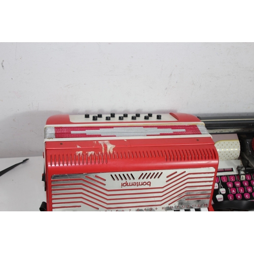 585 - QUANTITY OF CHILDS MUSIC INSTRUMENTS AND TYPEWRITER