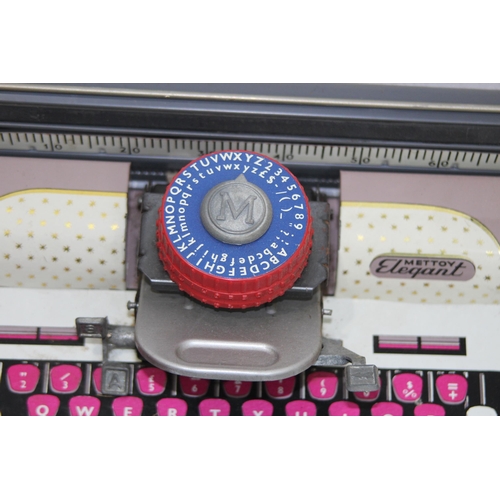 585 - QUANTITY OF CHILDS MUSIC INSTRUMENTS AND TYPEWRITER
