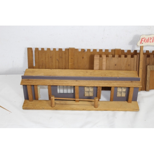 589 - CHILDS WOODEN FORT AND KIDS DRESS UP