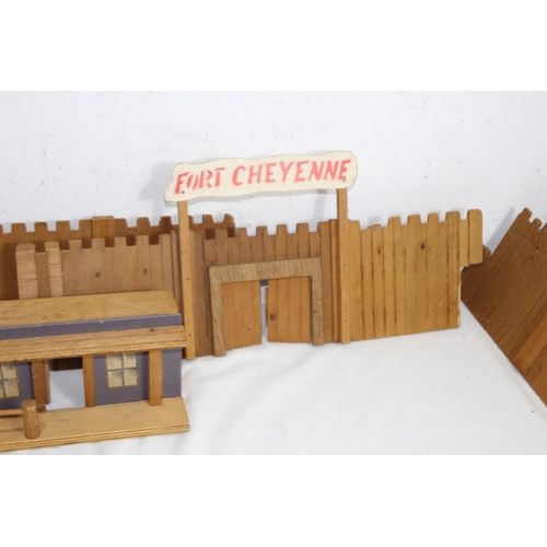 589 - CHILDS WOODEN FORT AND KIDS DRESS UP
