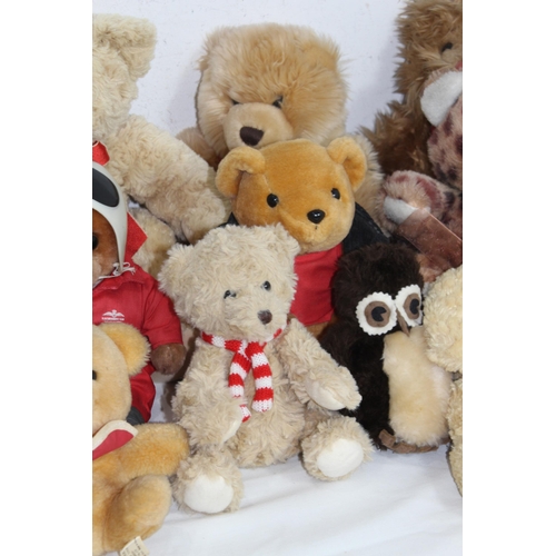 590 - QUANTITY OF TEDDY BEARS